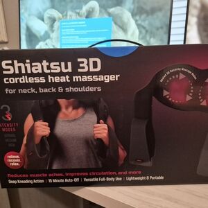 Shiatsu 3D Cordless Heat Massager - Black